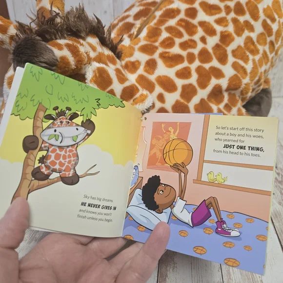 Stuffies Sky The Giraffe Plush 2013 NWT Zipper Mouth Pocket Stuffed Animal Toy - Picture 9 of 12